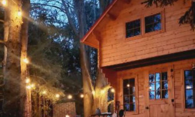 Belwood Cabin | Belwood Bunkie Escape & Spa minutes away from Elora