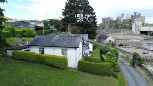 Conwy House | Benarth Lodge uniquely situated hideaway in Conwy