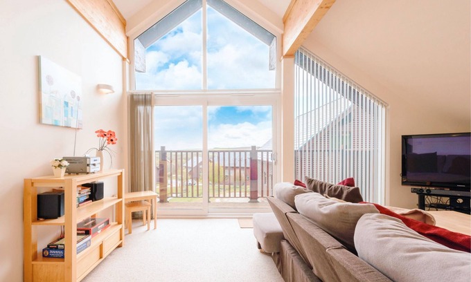 Winnard's Perch Cottage | Benasa Lodge A Scandinavian style lodge, perfect for up to 8 guests, dog friendly.
