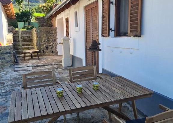 Nemesgulacs House | Bencze Pincze Badacsony Hill