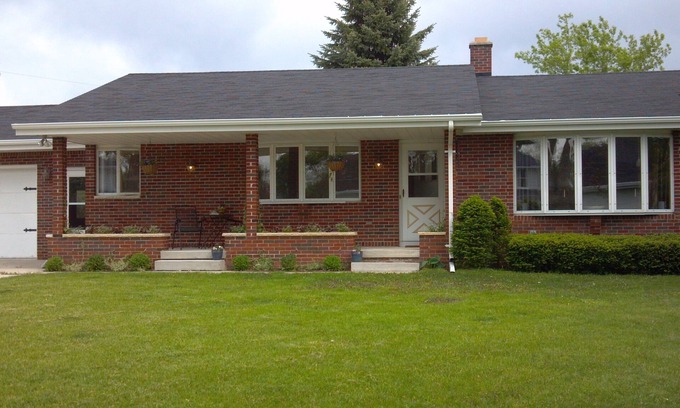 Elkhart Lake House | Bender Haus-Elkhart Lake Home- 3 Bedrooms- Close to Lake, Golf & Racing!