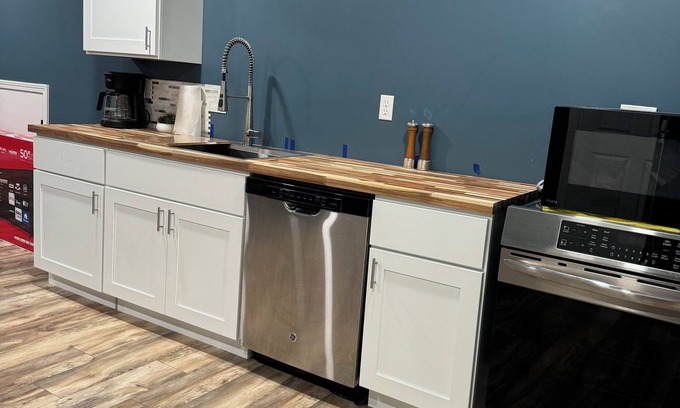 Lawrenceville Apartment | Beneath Georgia Pine apartment with AC, WiFi in lovely Lawrenceville