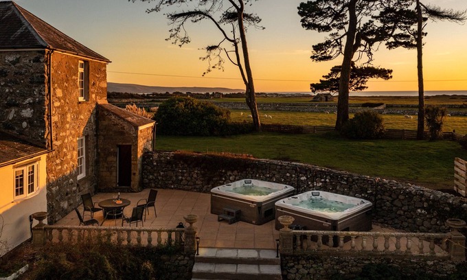 Dyffryn Ardudwy Cottage | BENNAR FAWR, pet friendly, luxury holiday cottage in Dyffryn Ardudwy