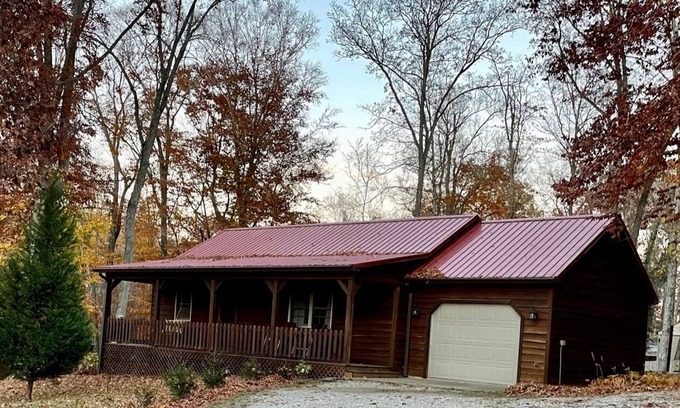 Eckerty Cabin | Bennett Place Cabin on Patoka Lake