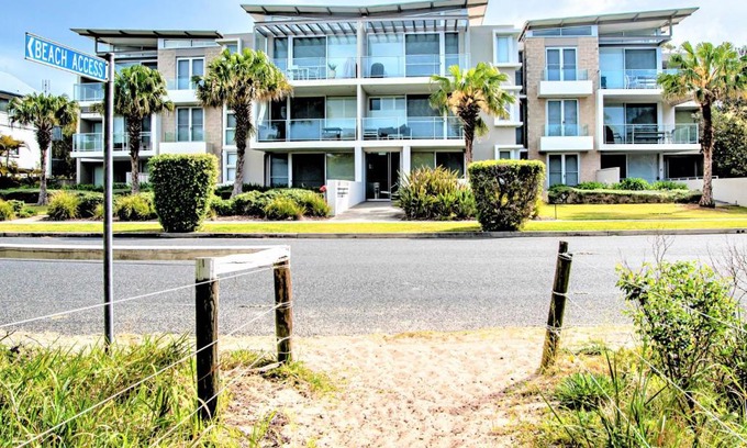 Hawks Nest House | Bennetts by the Beach
