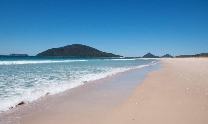 Hawks Nest Apartment | Bennett’s by the Beach - Direct beach access – footsteps away