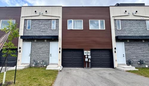 Niagara Falls Hotel | Bentley Commons Fallsview Flats