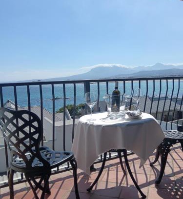 Gordons Bay Central House | Berg en Zee Guesthouse