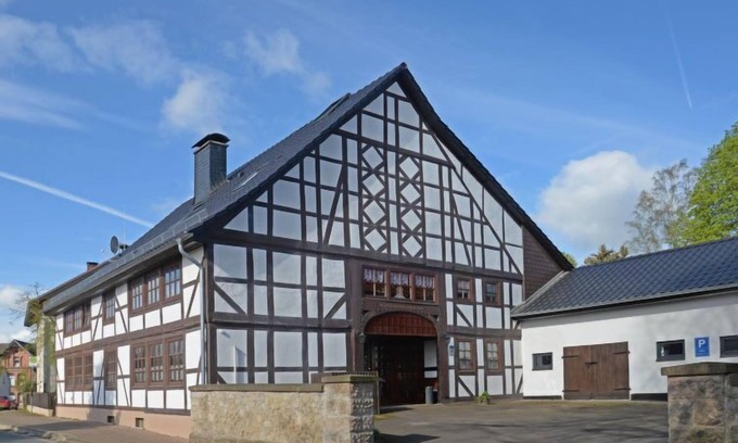 Hehlen House | Berghof Hohe ganzes Haus by Interhome