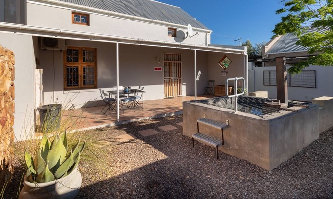 Tulbagh House | Bergsicht Country Cottages - Town