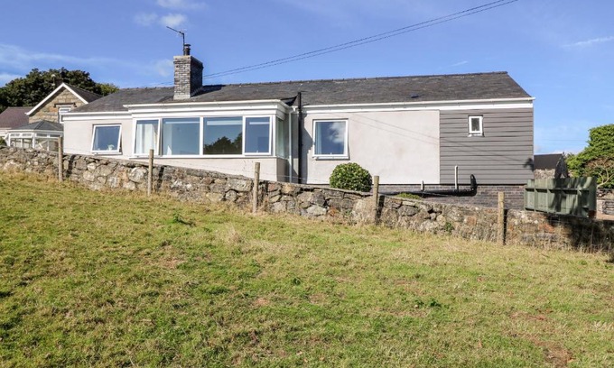 Chwilog House | Berth