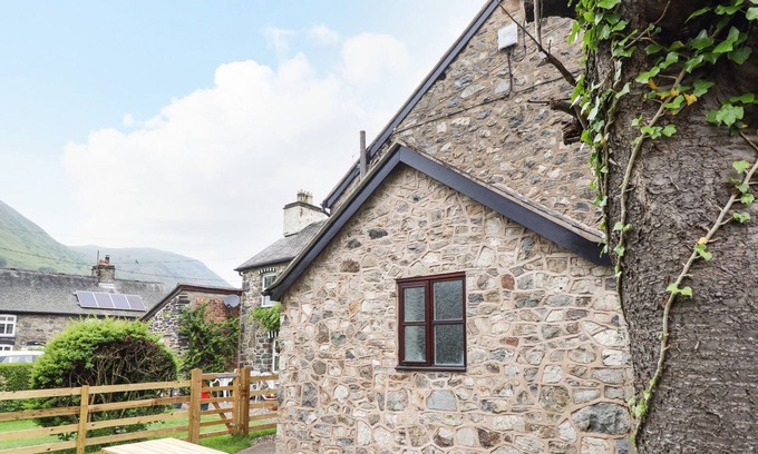 Llangynog Cottage | BERWYN VILLA, family friendly, with a garden in Llangynog