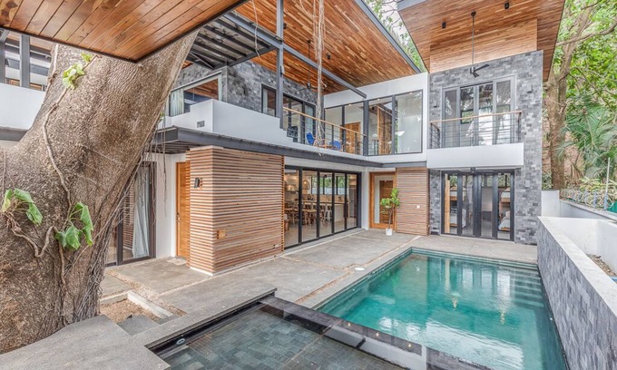 Playa Guiones Villa | Besos Luxury Home minutes from main surf break & beach