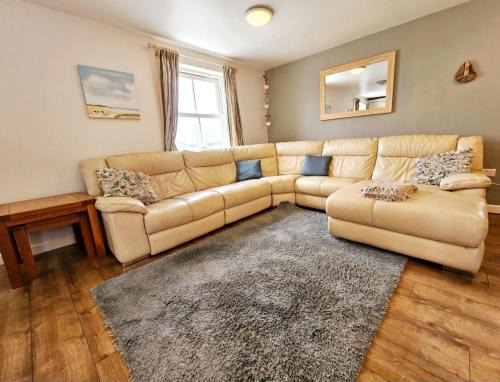 Hele House | Bespoke coastal 2 bed cottage with free parking