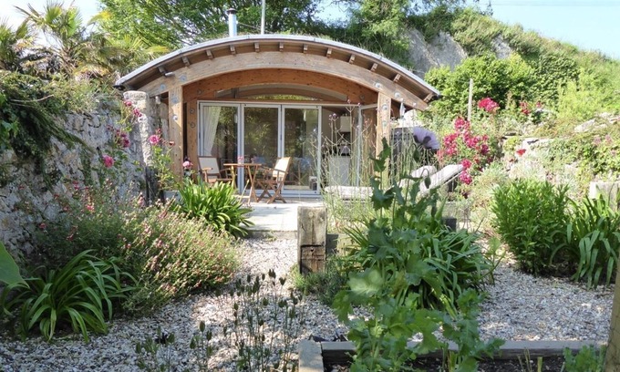 Manorbier Apartment | Bespoke Wood Eco Cabin in Manorbier on the Pembrokeshire Coast.