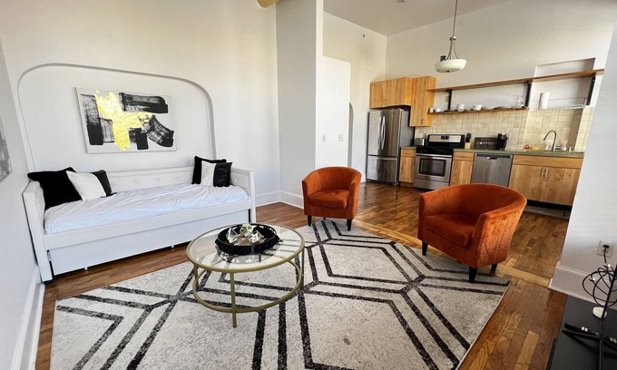 Lawrence Condo | Best 2bdr loft on Lively Mass Street - Downtown