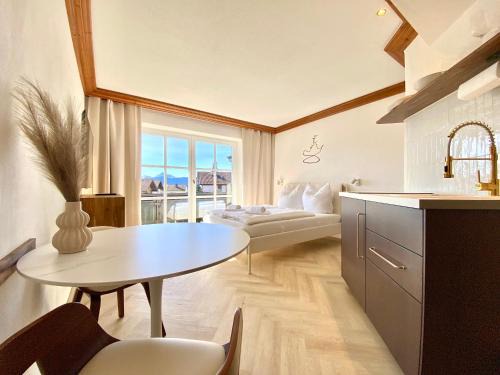 Enzensberg Apartment | Best Butler I Romantic 4two I Küche I Balkon I Parken I Schlossblick