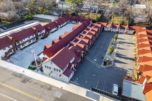 Hot Springs Hotel | Best Court