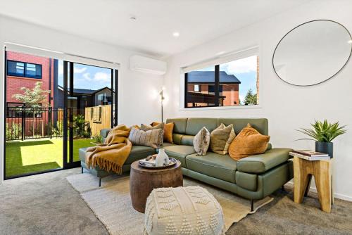 Henderson House | Best in the West New Stunning TownHouse Henderson