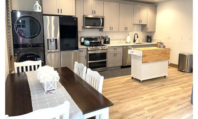 Kaysville House | “Best Kitchen & Super Comfy Beds” & Starbucks-Kaysville Apt