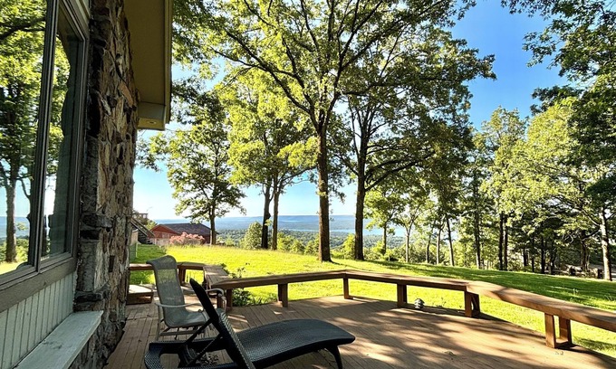 Fairfield Bay House | Best Lake Views, Sleeps 8 Pool, Tennis & Marina