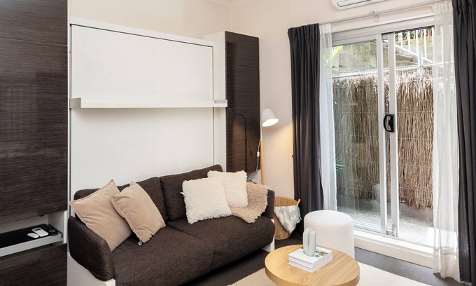 North Bondi Apartment | Best location @ Bondi Beach, on the beach!