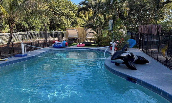 Deerfield Beach Villa | BEST LOCATION, Few min walk, Bike to Deerfield Beach and Pier. one acre property