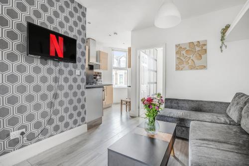 Markhouse Apartment | Best location for all of London