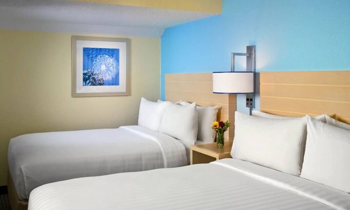 Chesterfield House | Best Place to Stay in Chesterfield! Kitchen, Free Breakfast, Pets Allowed