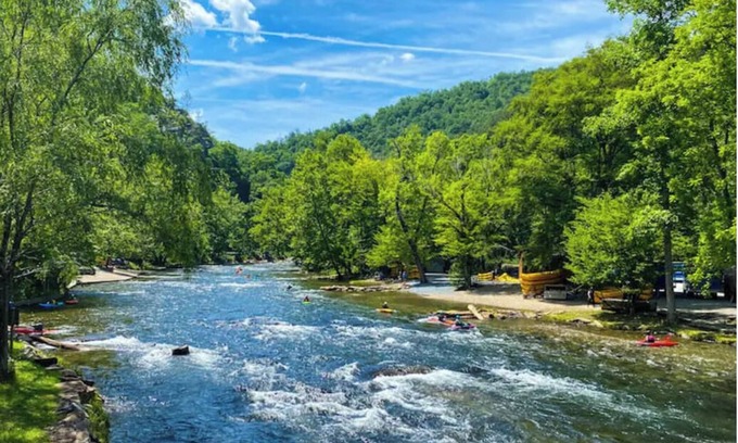 Andrews House | BEST porch view of the Smokies! AMAZING creekside fire pit, Master suite!