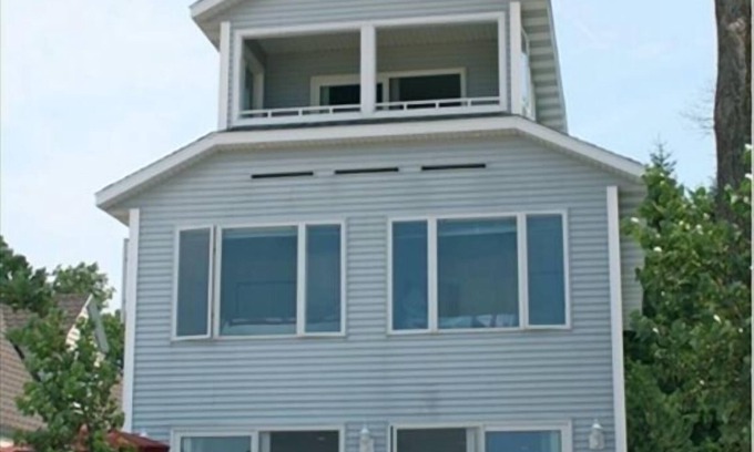 Macatawa House | Best Rental Cottage in Lake Macatawa! Perfect for families