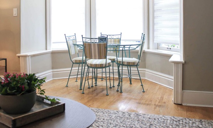 Guelph Bed & Breakfast | Best short term rental in Guelph, Ontario ! Carriage House @ Lornewood Mansion