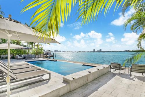 North Bay Village Villa | Best Sunset Bayfront with pool & Jacuzzi