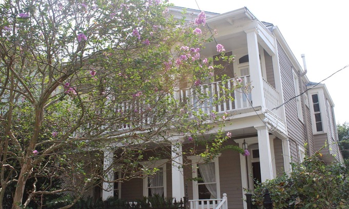 Touro House | Best uptown location for families!