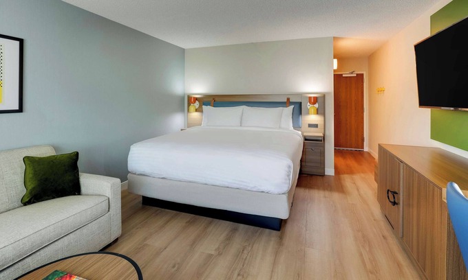 Mayo Clinic Hotel | Best Value, Quality Stay! w/Pool, Near Rio Montana Park, Pet-Friendly