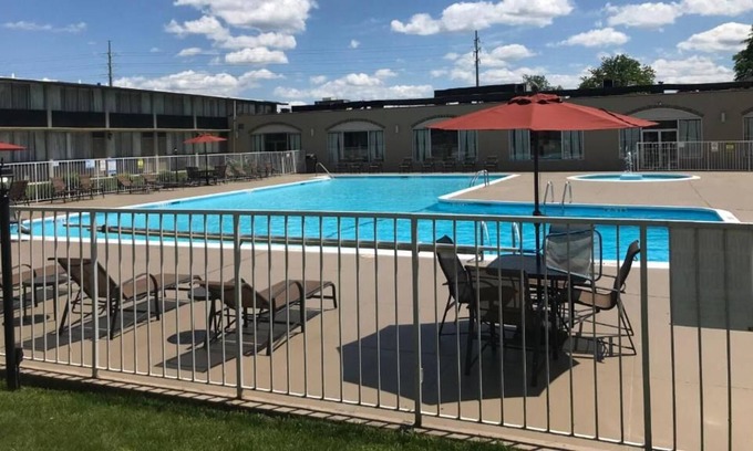 Bethlehem House | Best Value, Quality Stay! Outdoor Pool, Parking Onsite, Breakfast, Pets Allowed