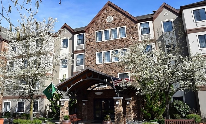 Vancouver Resort | Best Value, Quality Stay! Near Raymond E. Shaffer Park, Free Breakfast, Pool!