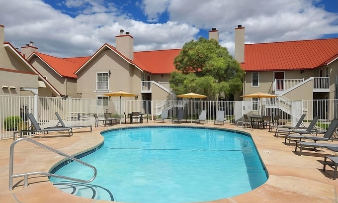 Northeast Heights Hotel | Best Value, Quality Stay! Near Lafayette Park, Free Breakfast, Pet-Friendly!