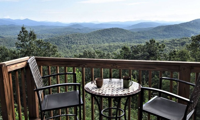 Helen Cabin | BEST Views in North Georgia Mts - Hot-Tub Pets OK