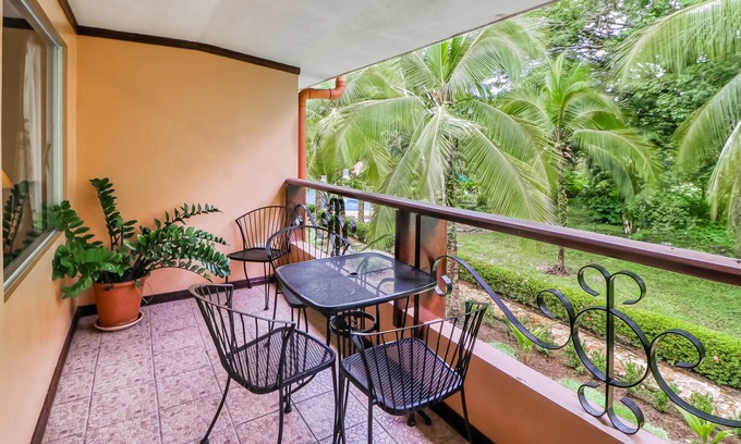 Damas House | Best Views! Newly remodeled. New AC. Bright and Clean!