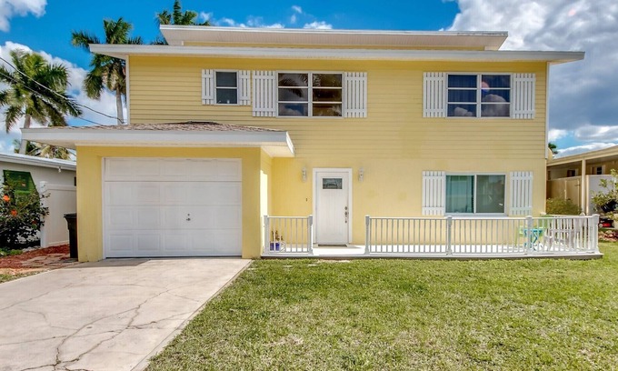 Biggar Villa | best water location - Florida style - Matlacha at Cape Coral