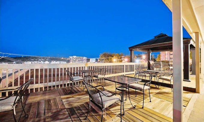 Downtown Branson Hotel | Best Western Plus Landing View Inn & Suites