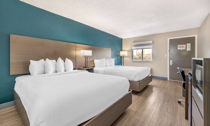Jeffersonville - Clarksville Hotel | Best Western Green Tree Inn