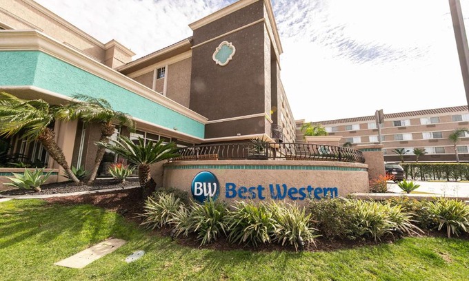 Mission Valley West Hotel | Best Western Inn & Suites San Diego Zoo -SeaWorld Area