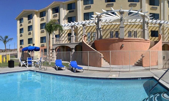 Lake Elsinore Hotel | Best Western Plus Lake Elsinore Inn & Suites
