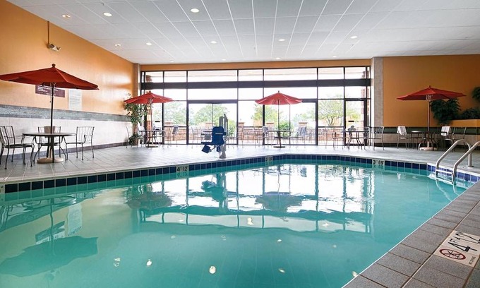 Burnsville Hotel | Best Western Premier Nicollet Inn