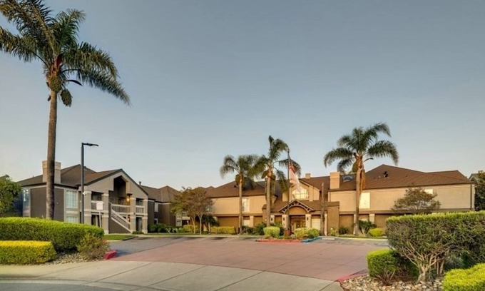Sunnyvale Hotel | Better Choice for your Vacation! THREE Relaxing 2BR Suites, Swimming Pool!