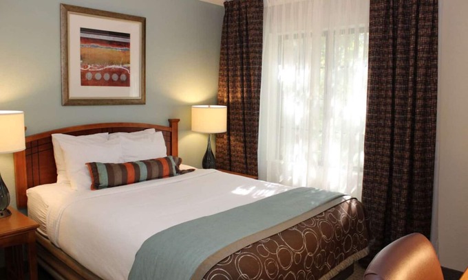 Vancouver Resort | Better Choice for your Vacation! 2 Posh Units, Free Breakfast, Outdoor Pool!