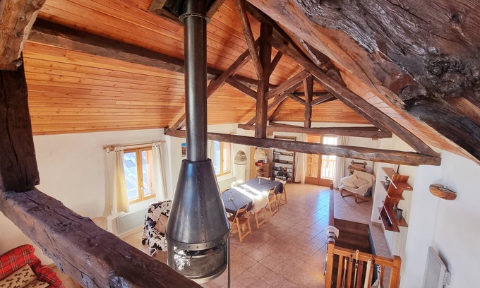 Chateau-Ville-Vieille Ski Chalet | Between ST VERAN AND CEILLAC Beautiful chalet comfort mezzanine fireplace 3Bathrooms