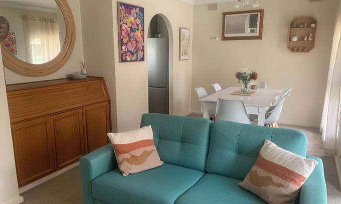 Underdale Villa | Between the City & the Sea and 5 mins to the airport.